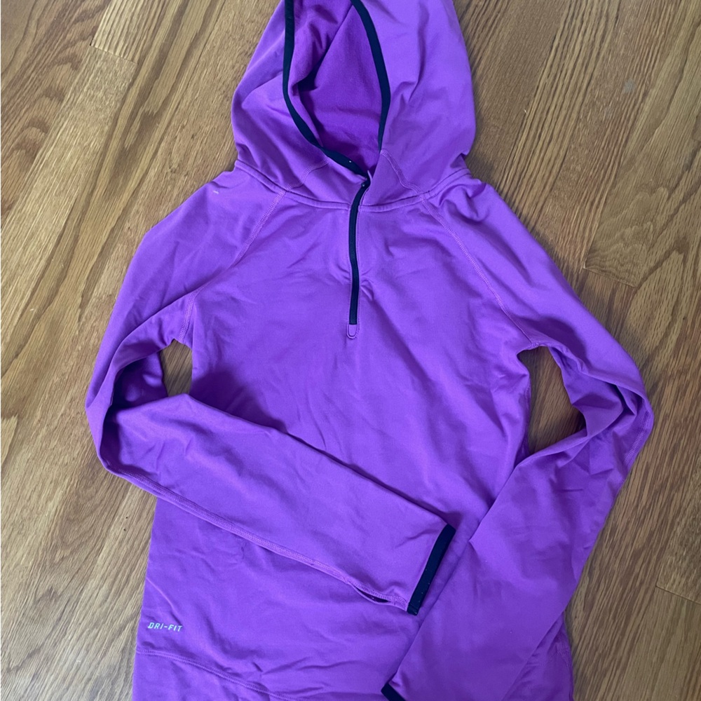 Nike drifit top